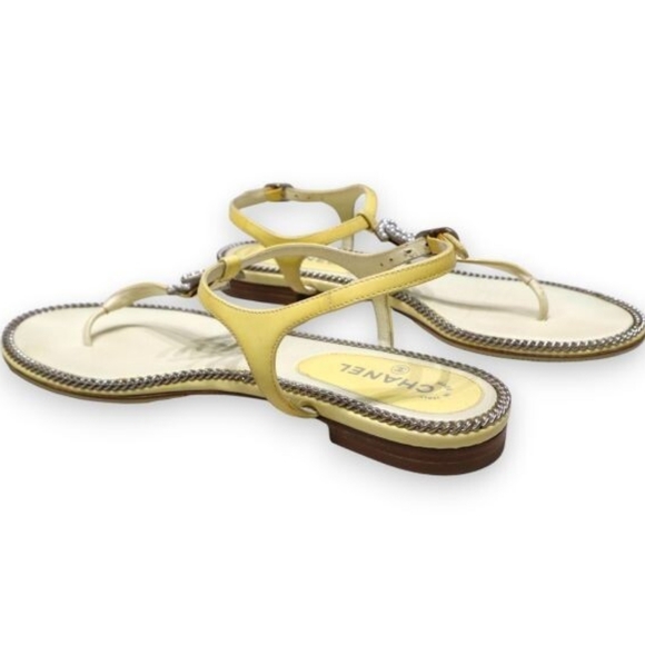 Chanel Beautiful CC Pearl Patent Leather Sandals! - Picture 12 of 16